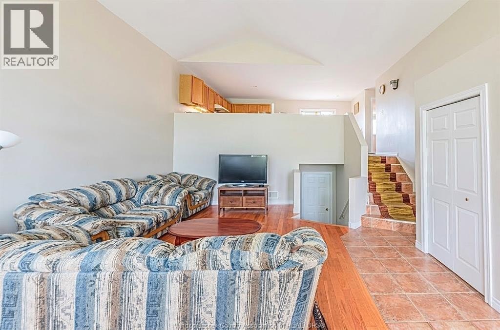 1328 Imperial Crescent, Windsor, ON, N9G 2T5 - 4