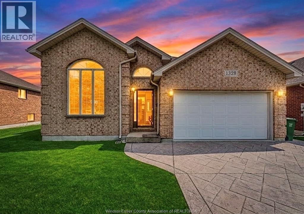 1328 Imperial Crescent, Windsor, ON, N9G 2T5 - 3