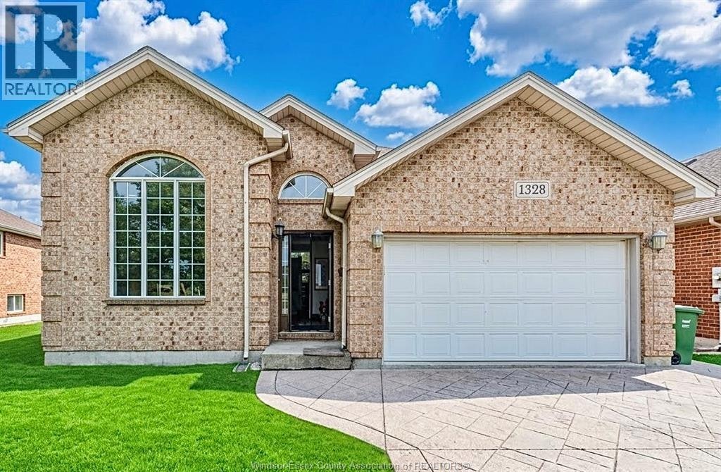 1328 Imperial Crescent, Windsor, ON, N9G 2T5