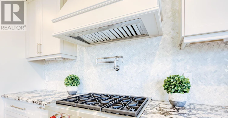 7 Becky Cheung Court, Toronto, ON, M2M 2E7 - 8