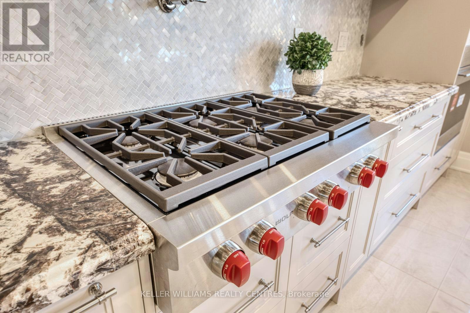 7 Becky Cheung Court, Toronto, ON, M2M 2E7 - 9