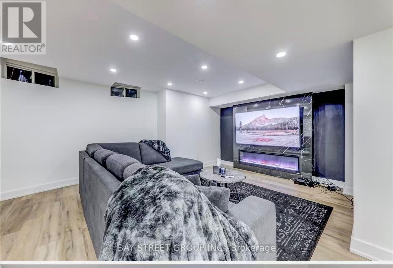 1258 Atkins Dr Drive, Newmarket, ON, L3X 0E1 - 7