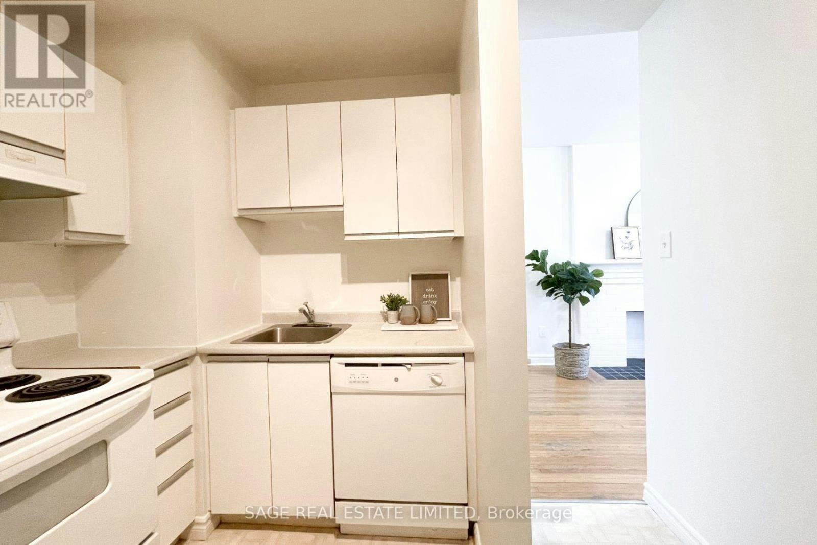 1-296 Runnymede Road, Toronto, ON, M6S 2Y6 - 13