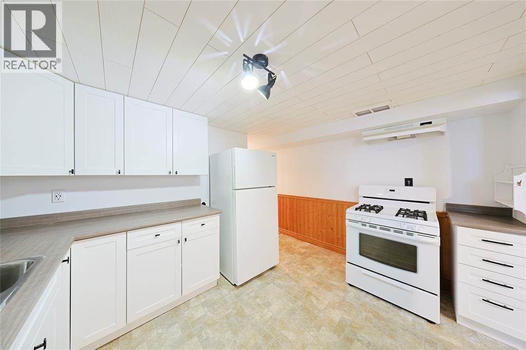 Lower-237 Essex Street, Sarnia, ON, N7T 4S3 - 4