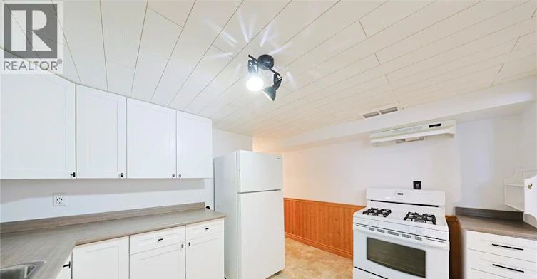 Lower-237 Essex Street, Sarnia, ON, N7T 4S3 - 4