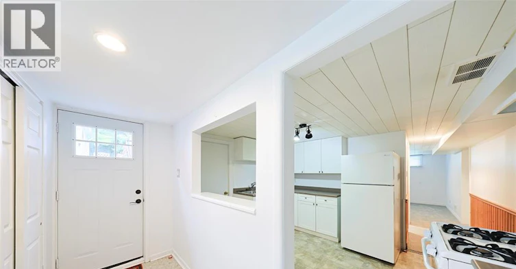 Lower-237 Essex Street, Sarnia, ON, N7T 4S3 - 2