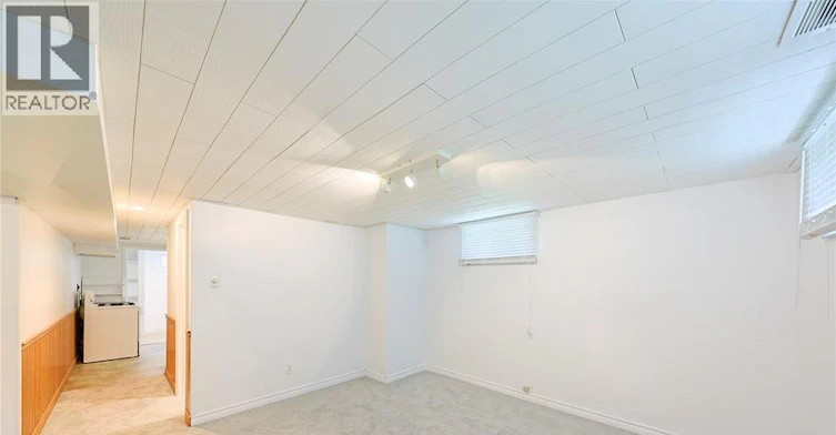 Lower-237 Essex Street, Sarnia, ON, N7T 4S3 - 8