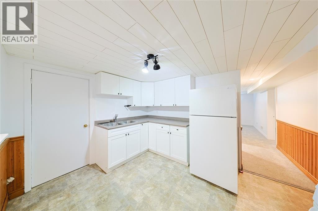 Lower-237 Essex Street, Sarnia, ON, N7T 4S3 - 3