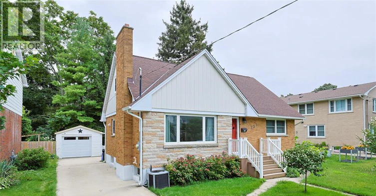 Lower-237 Essex Street, Sarnia, ON, N7T 4S3