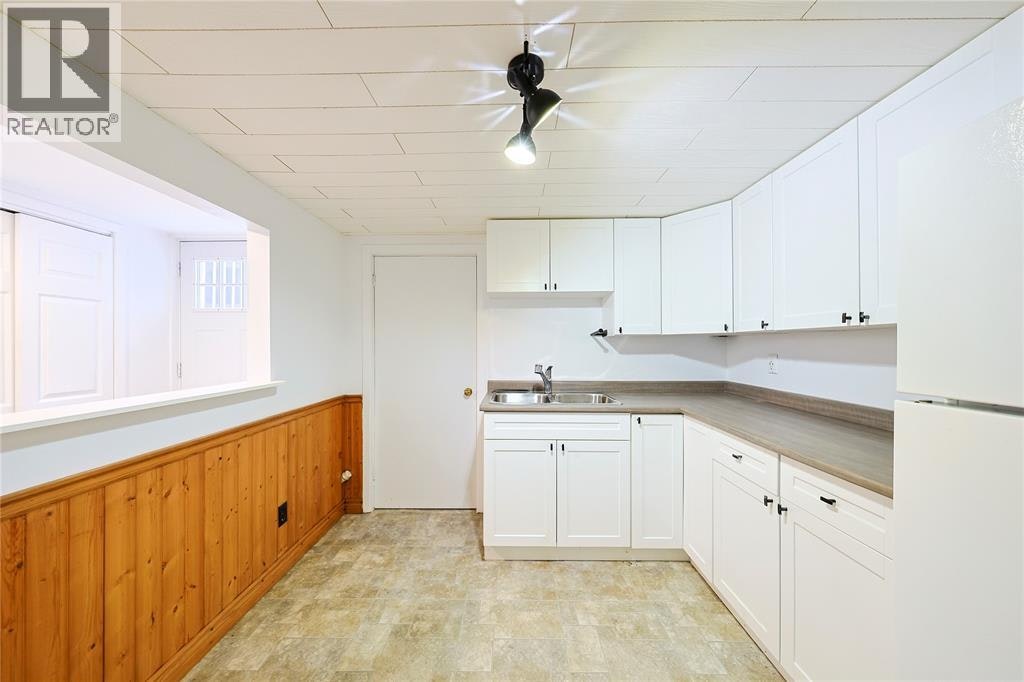 Lower-237 Essex Street, Sarnia, ON, N7T 4S3 - 5