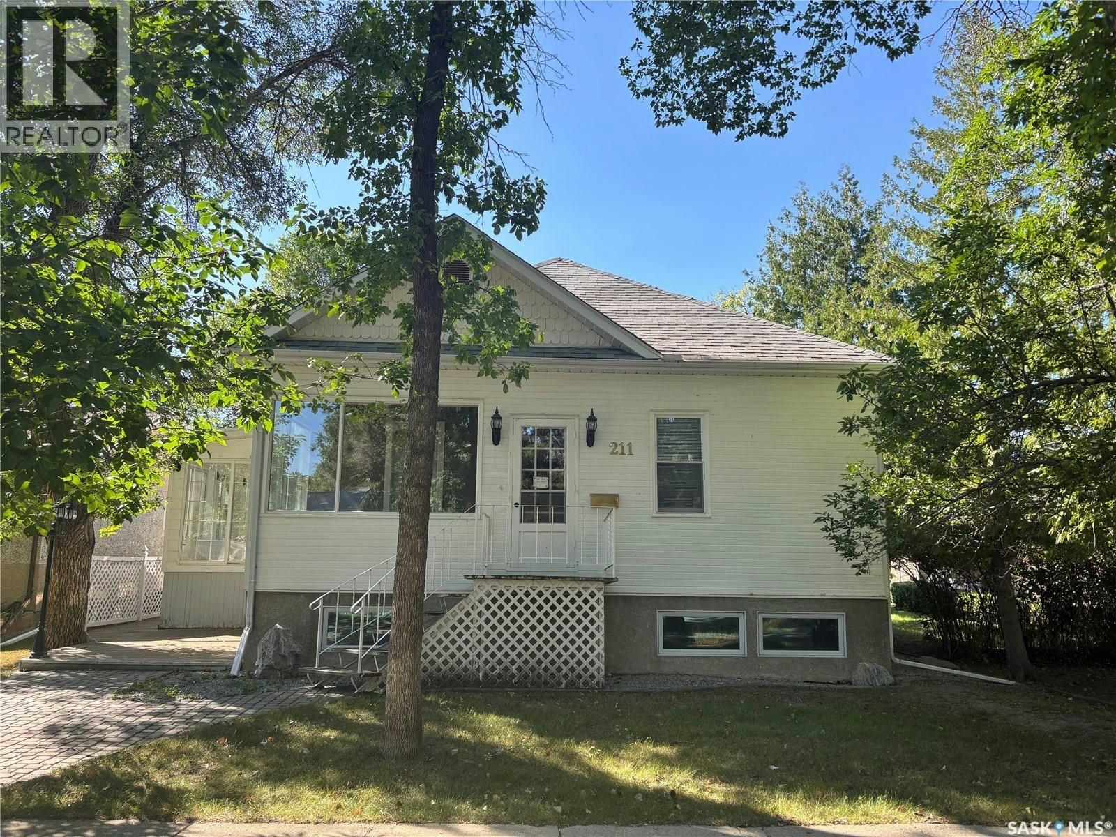 211 Aspen Street, Maple Creek, SK, S0N 1N0