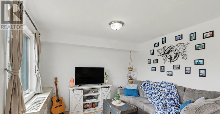 202-646 Cummings Avenue, Ottawa, ON, K1K 2K6 - 8