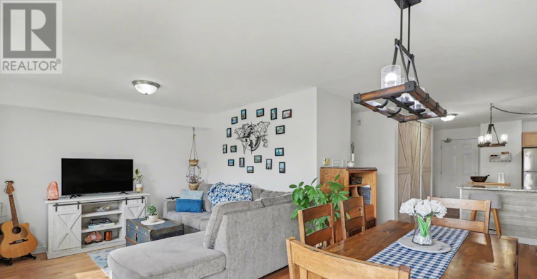 202-646 Cummings Avenue, Ottawa, ON, K1K 2K6 - 9