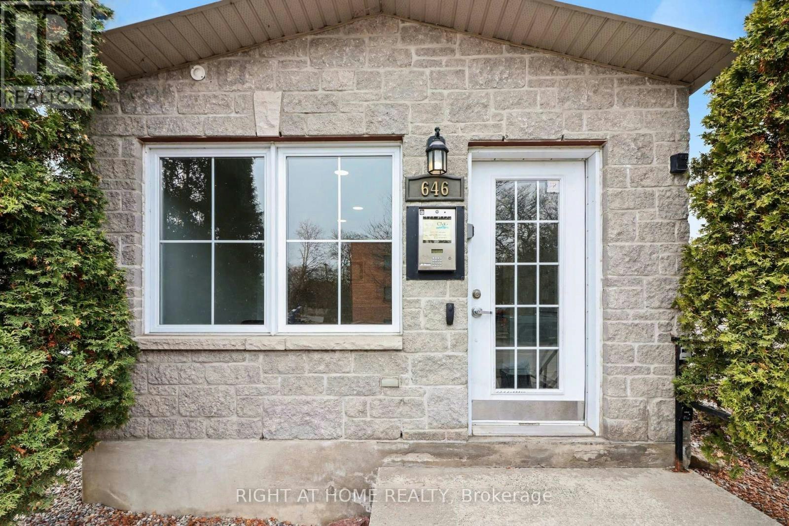 202-646 Cummings Avenue, Ottawa, ON, K1K 2K6 - 4
