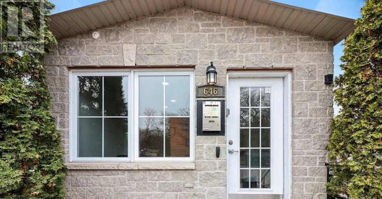 202-646 Cummings Avenue, Ottawa, ON, K1K 2K6 - 4