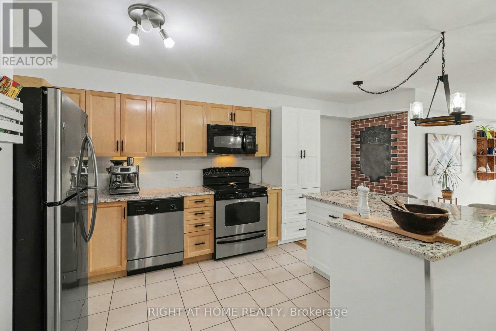202-646 Cummings Avenue, Ottawa, ON, K1K 2K6 - 18
