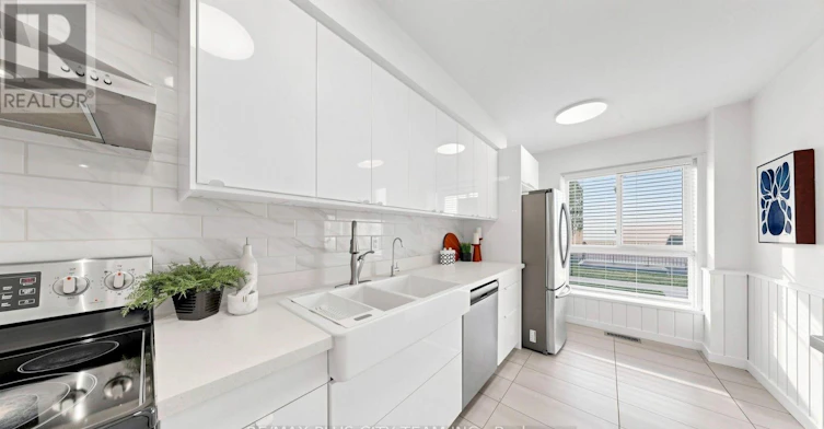 60 Tangle Briar Way, Toronto, ON, M2J 2M4 - 10