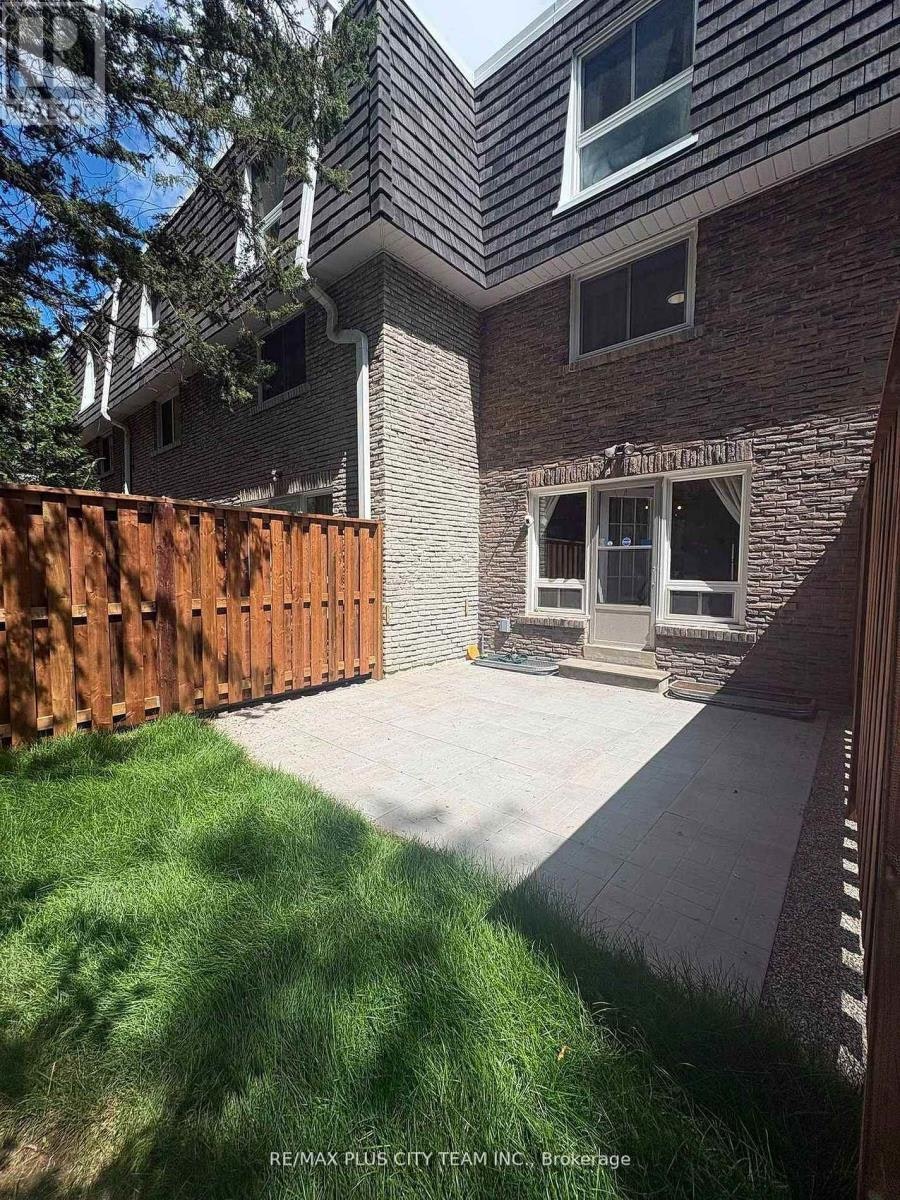 60 Tangle Briar Way, Toronto, ON, M2J 2M4 - 37