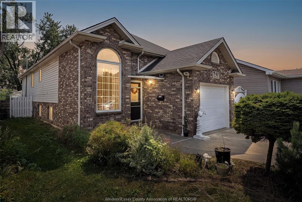 747 Eugenie, Windsor, ON, N8X 2Y6