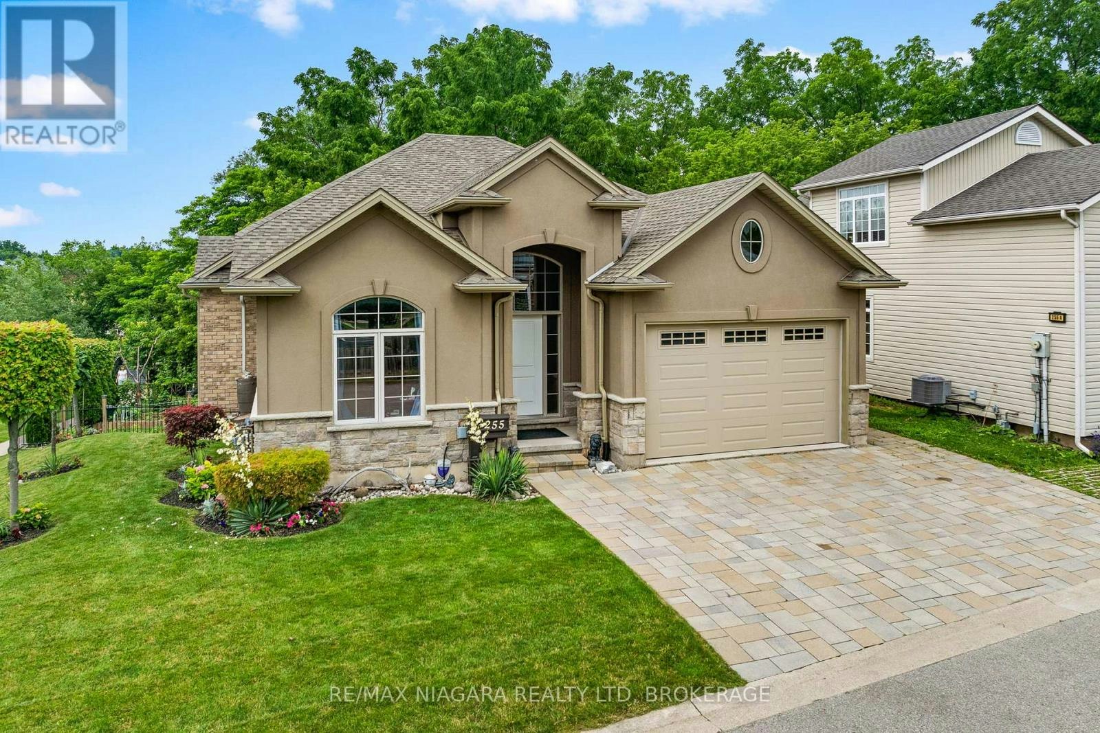 255 Lakeshore Road, St. Catharines, ON, L2M 1R9