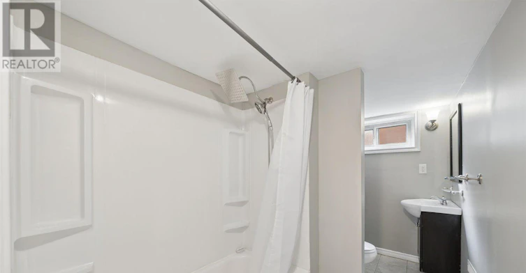531 Harmony Road S, Oshawa, ON, L1H 6V4 - 11