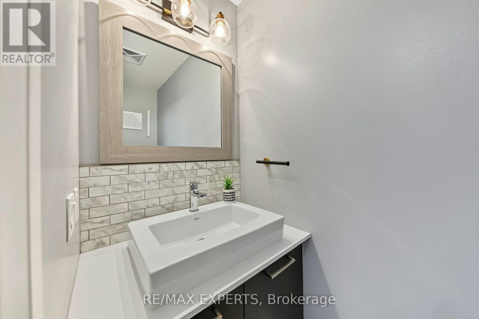 117-4800 7 Highway, Vaughan, ON, L4L 1H8 - 4