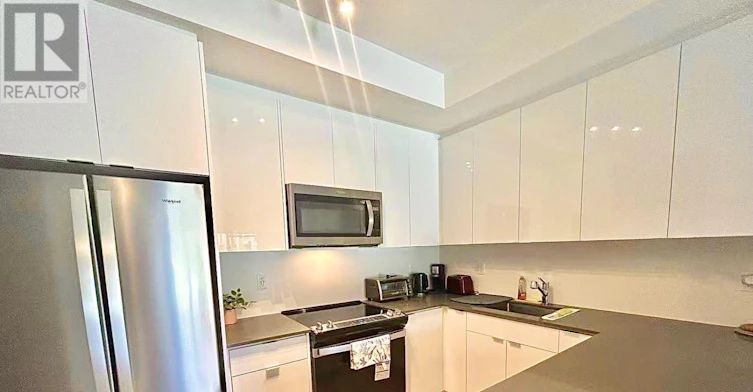 20-22 Lytham Green Circle, Newmarket, ON, L3Y 0H3 - 5