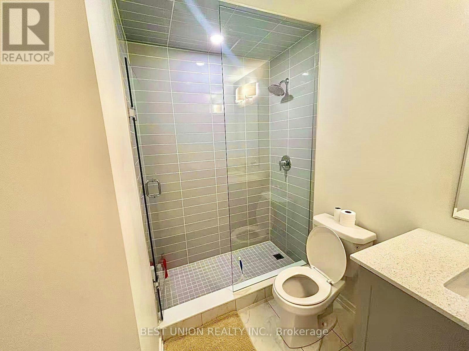 20-22 Lytham Green Circle, Newmarket, ON, L3Y 0H3 - 8