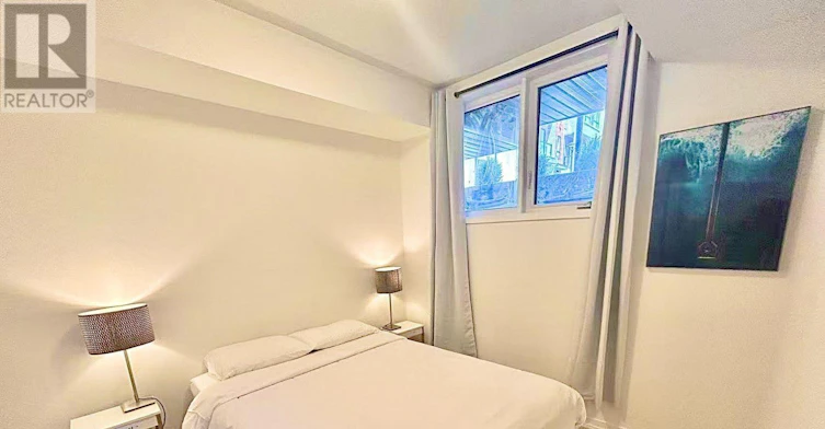 20-22 Lytham Green Circle, Newmarket, ON, L3Y 0H3 - 10