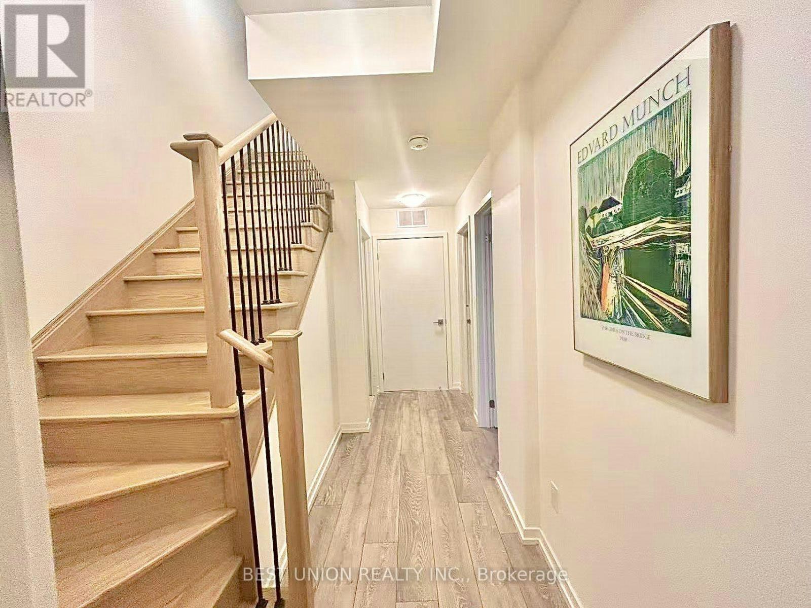 20-22 Lytham Green Circle, Newmarket, ON, L3Y 0H3 - 6