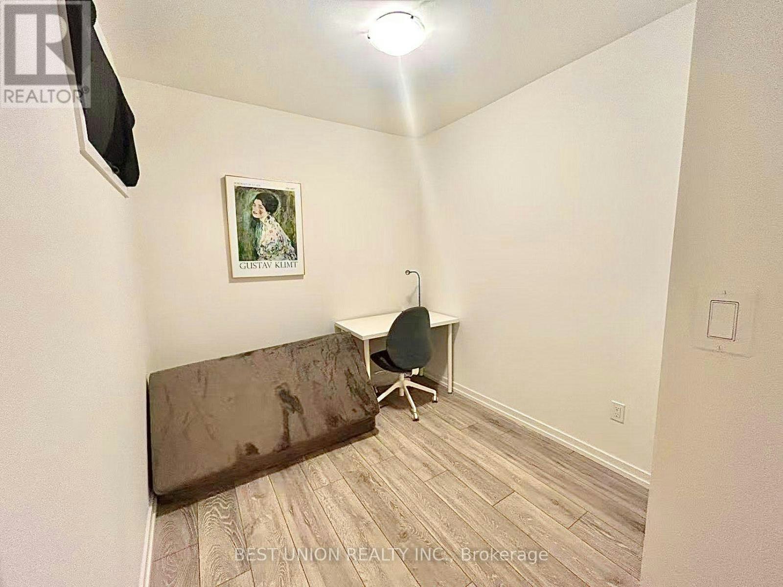 20-22 Lytham Green Circle, Newmarket, ON, L3Y 0H3 - 7