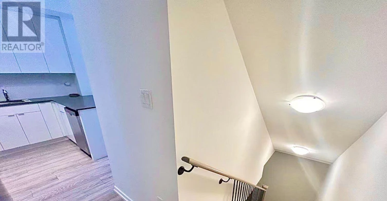 20-22 Lytham Green Circle, Newmarket, ON, L3Y 0H3 - 4