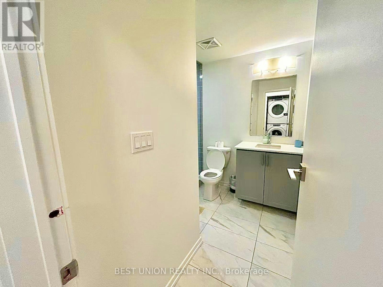 20-22 Lytham Green Circle, Newmarket, ON, L3Y 0H3 - 9