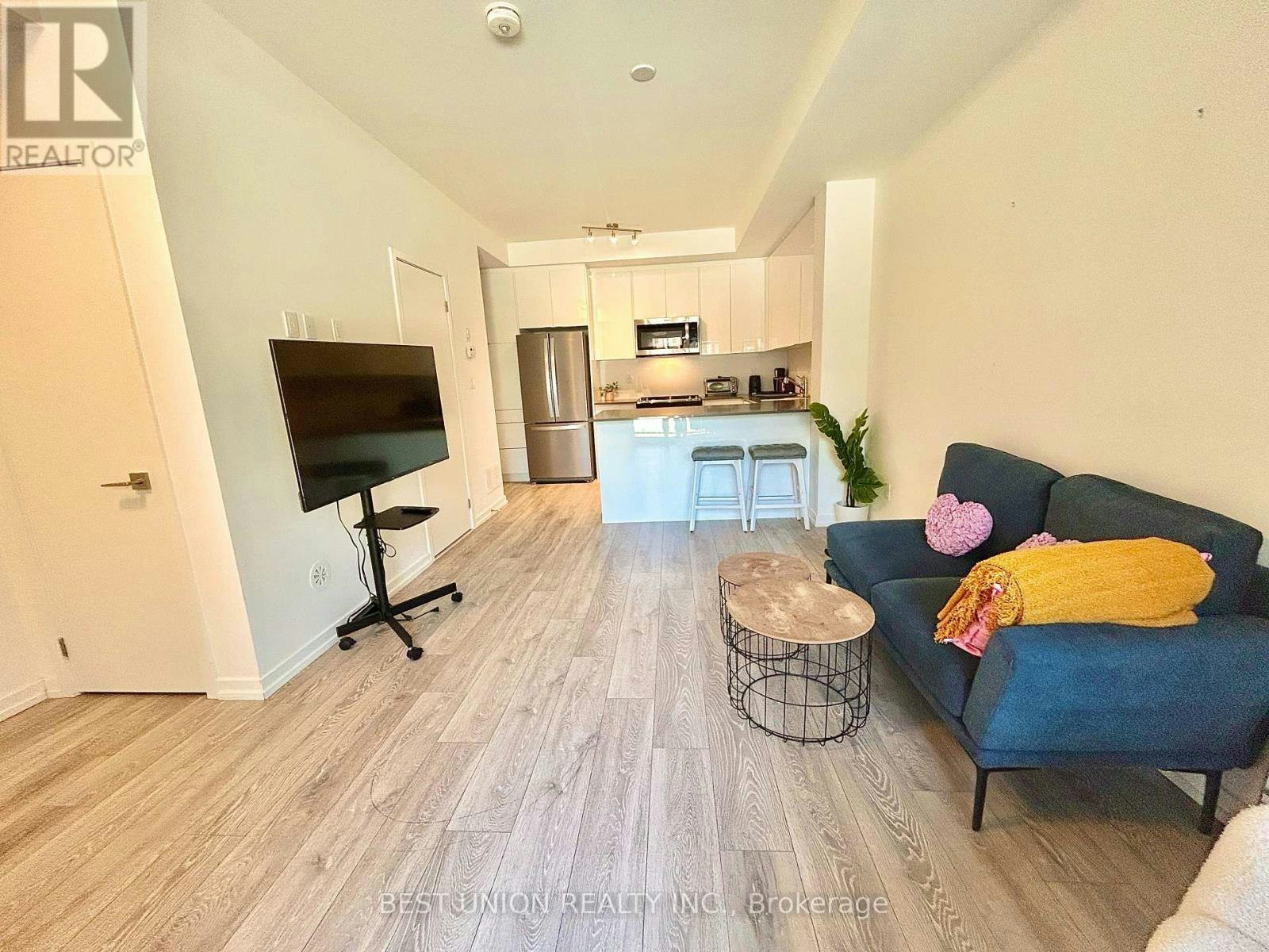 20-22 Lytham Green Circle, Newmarket, ON, L3Y 0H3 - 3