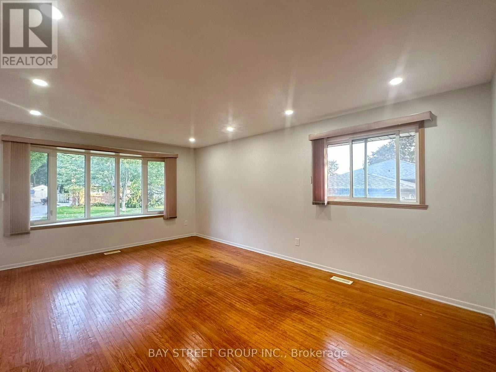 180 Rose Street, Barrie, ON, L4M 2T9 - 2