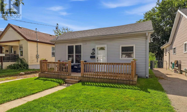 35 Mackay Avenue