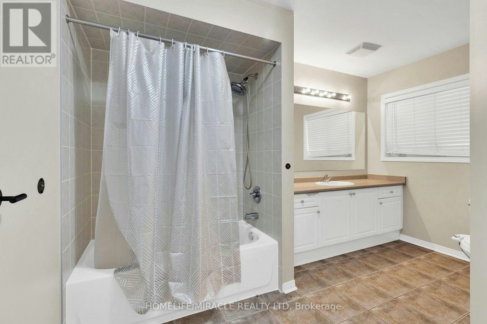 15 Chetholme Place E, Halton Hills, ON, L7G 0B5 - 16