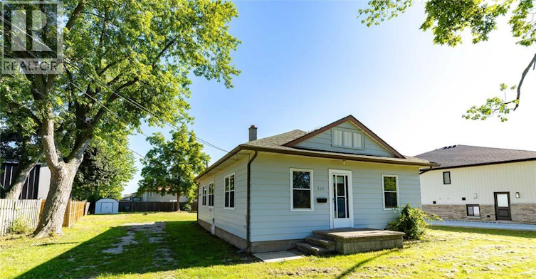 327 Bouffard, Lasalle, ON, N9J 1G3
