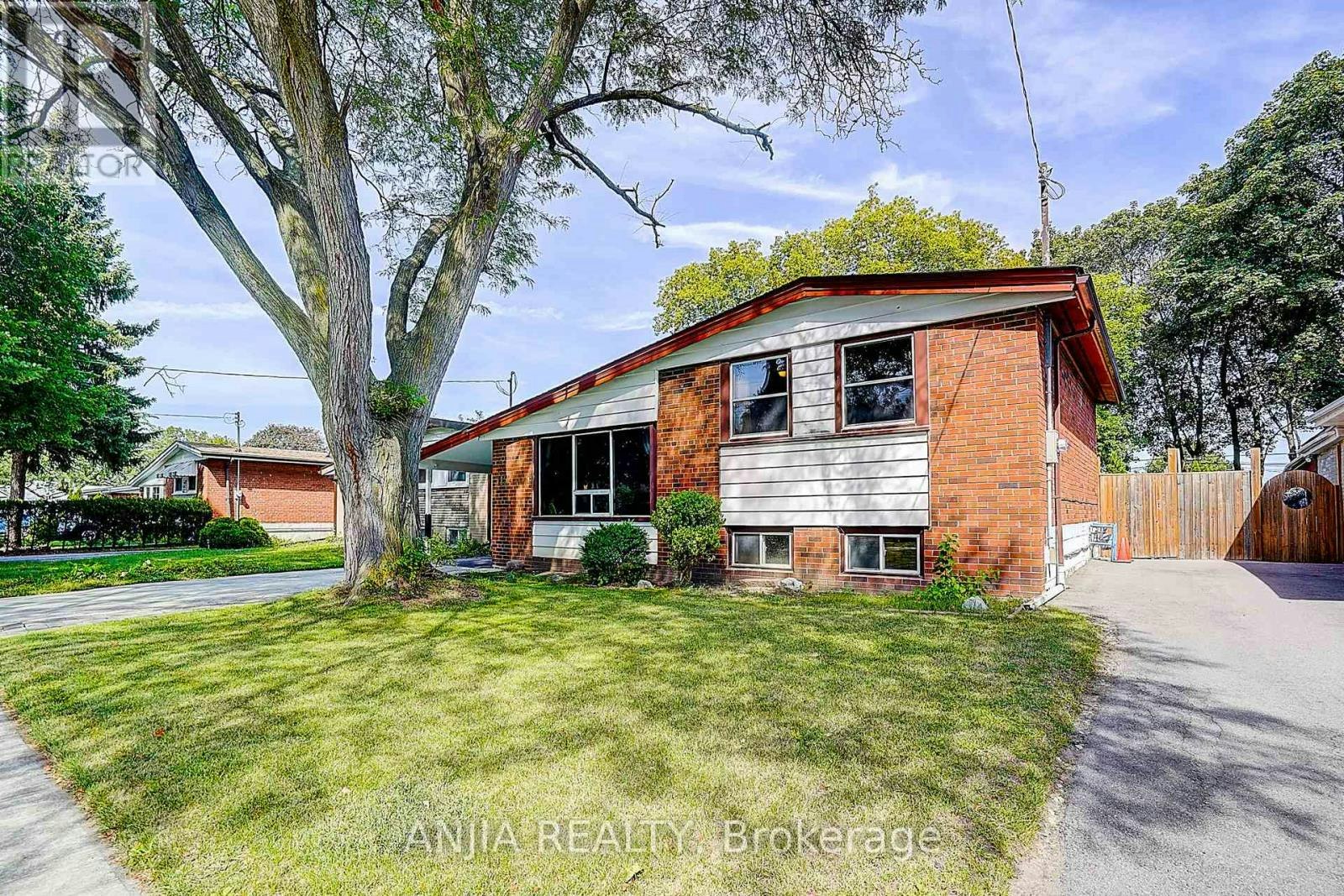 115 Portsdown Road, Toronto, ON, M1P 1V4