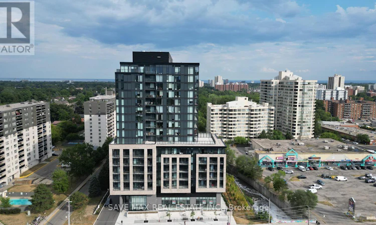 916-86 Dundas Street E