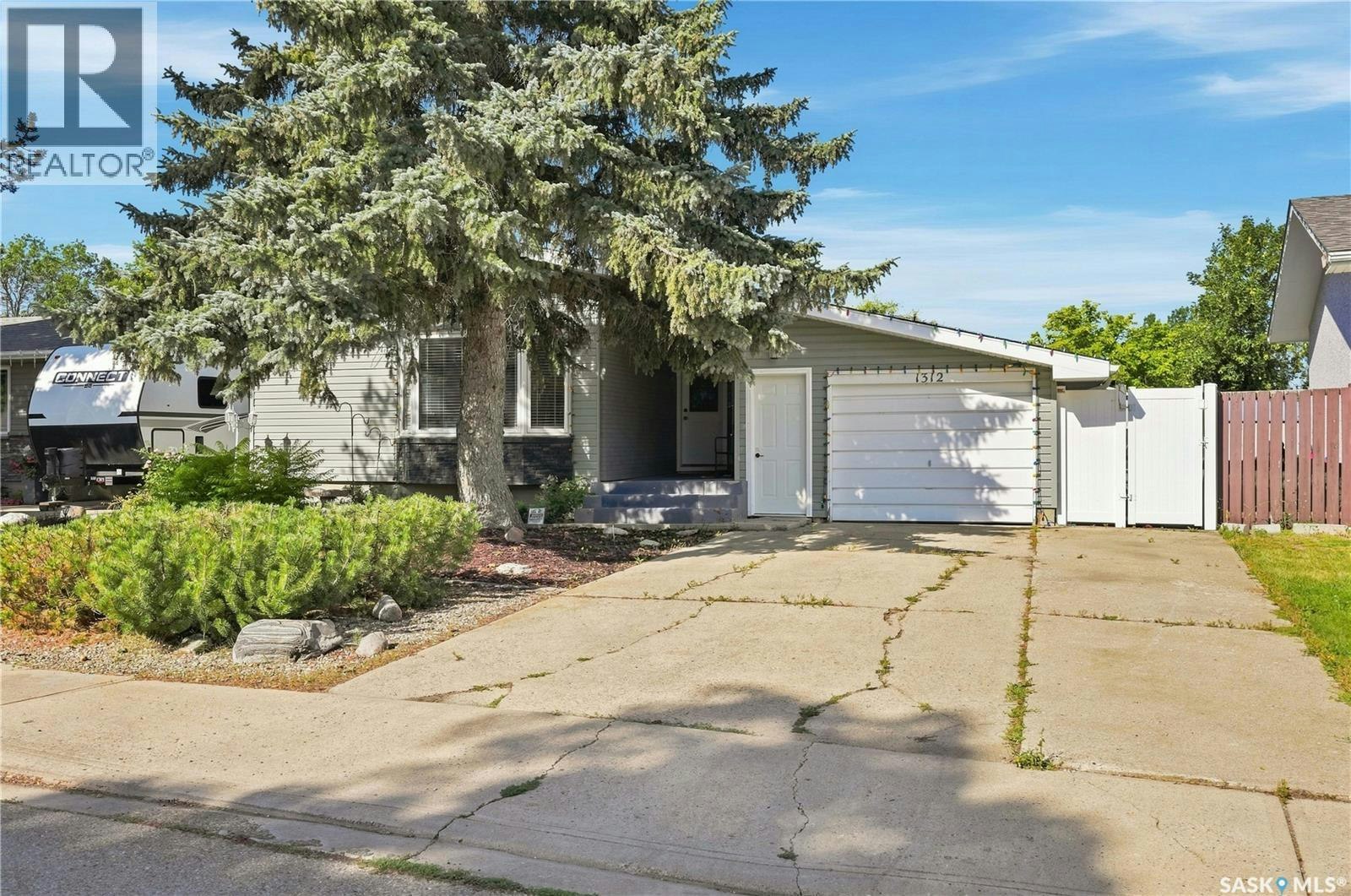 1312 King Crescent, Moose Jaw, SK, S6H 3G2