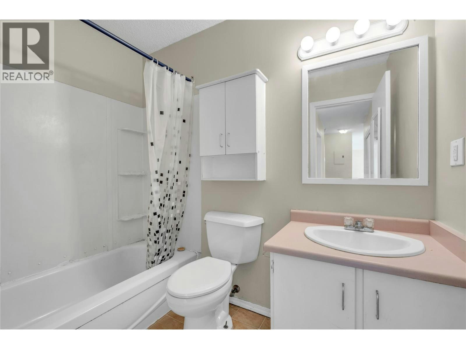 208-198 Roy Avenue, Penticton, BC, V2A 3M9 - 18