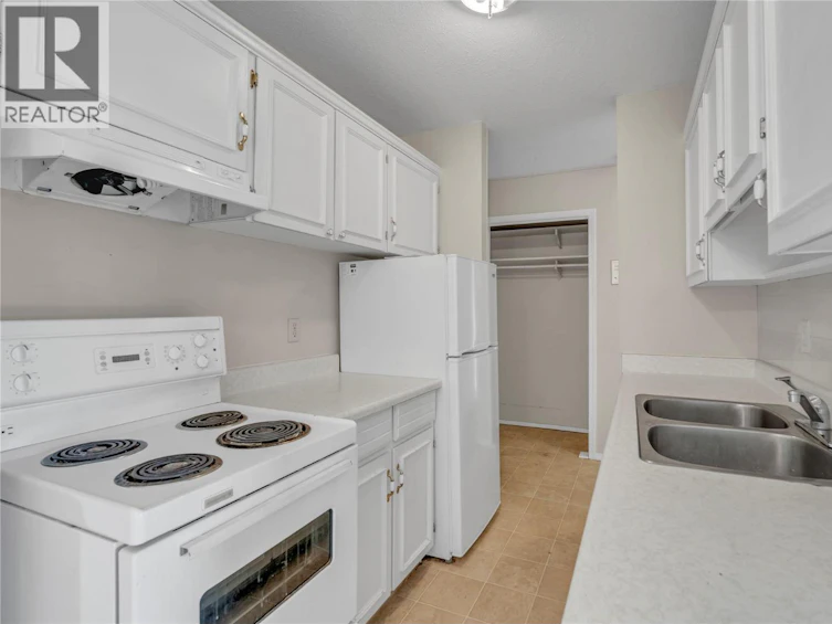 208-198 Roy Avenue, Penticton, BC, V2A 3M9 - 6
