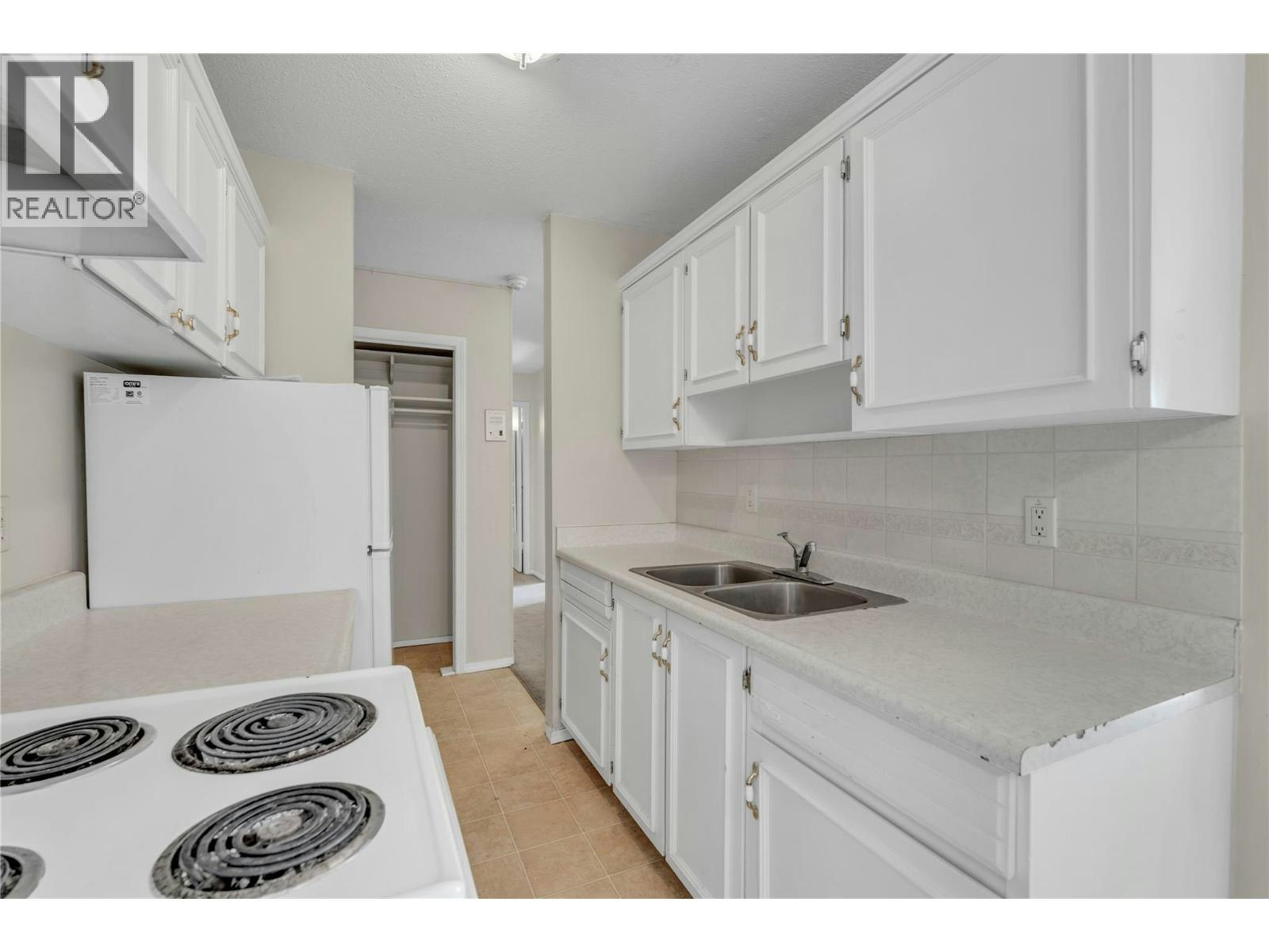 208-198 Roy Avenue, Penticton, BC, V2A 3M9 - 7