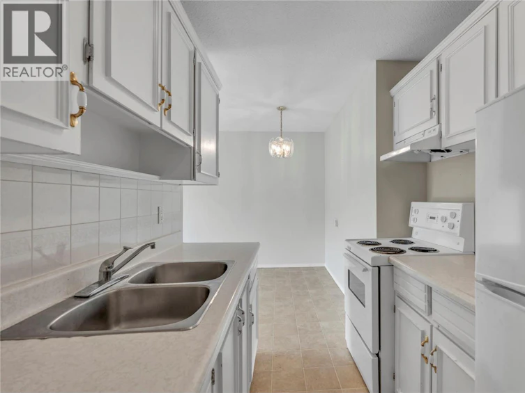 208-198 Roy Avenue, Penticton, BC, V2A 3M9 - 5
