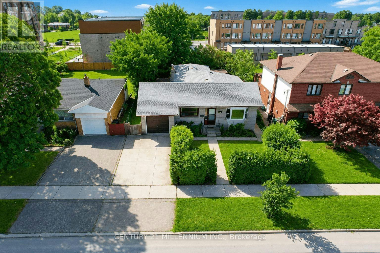 169 Ranee Avenue, Toronto, ON, M6A 1N3
