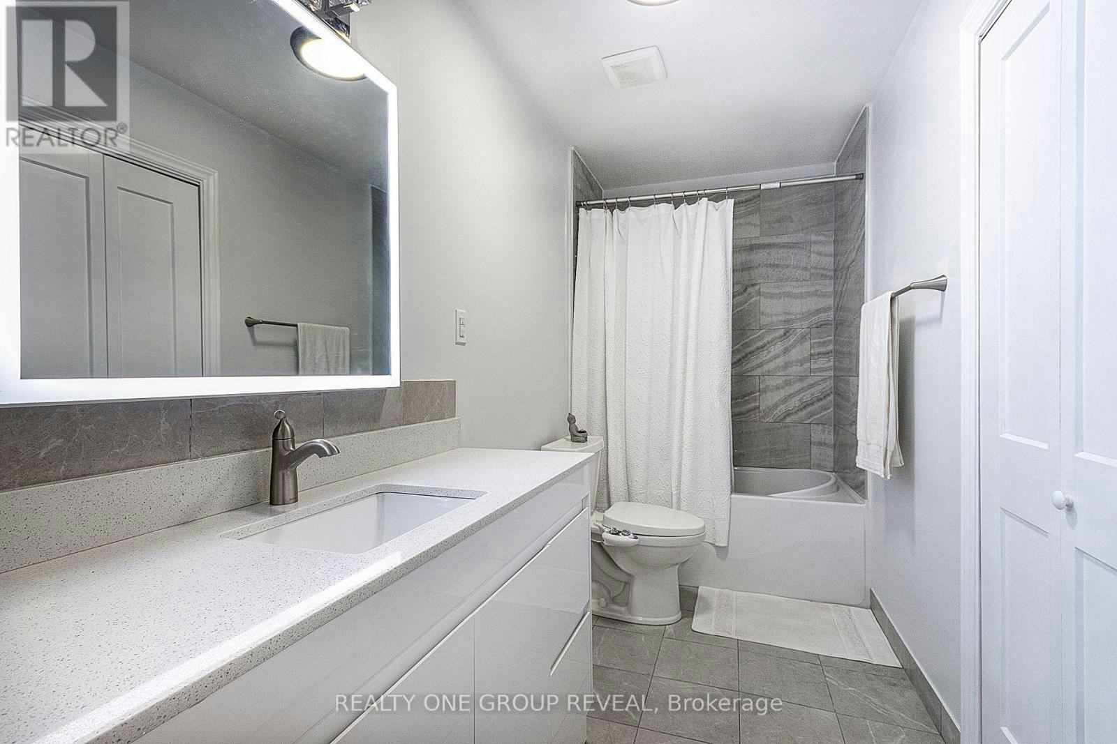 LOWER-524 Simcoe Street S, Oshawa, ON, L1H 4J8 - 5