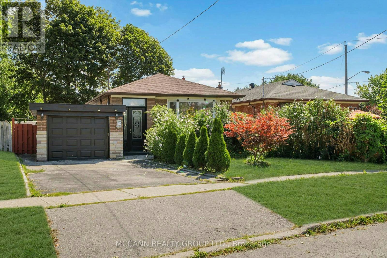 17 Barlow Road E, Toronto, ON, M1G 2B5
