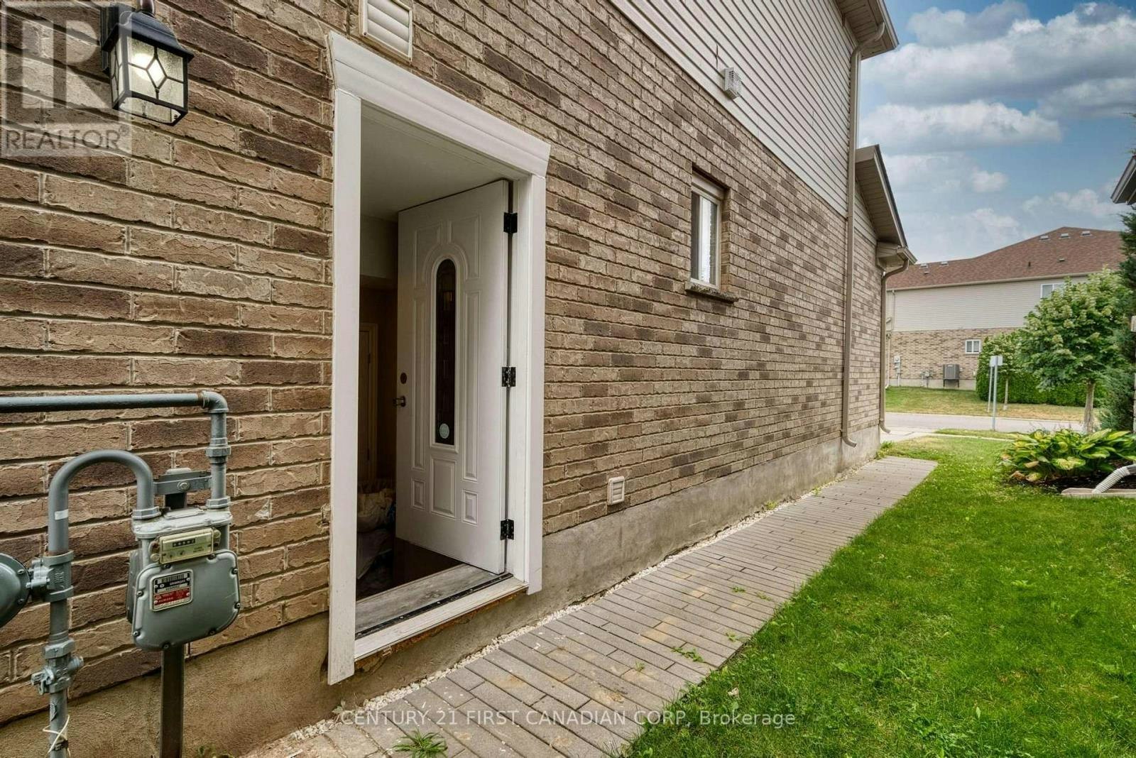 UPPER UNIT-2023 Jubilee Drive, London, ON, N6G 0H7 - 35