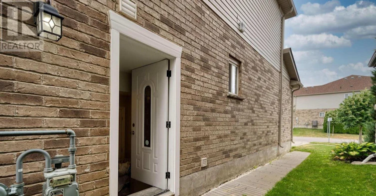 UPPER UNIT-2023 Jubilee Drive, London, ON, N6G 0H7 - 35